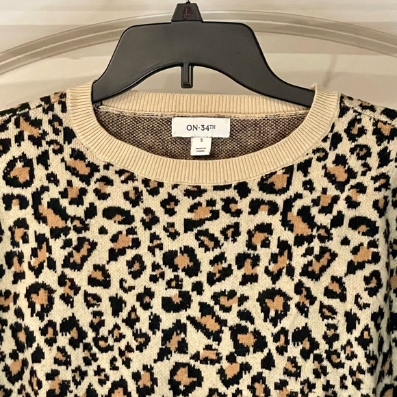 Leopard Print Crew Neck Sweater - Picture 2 of 6